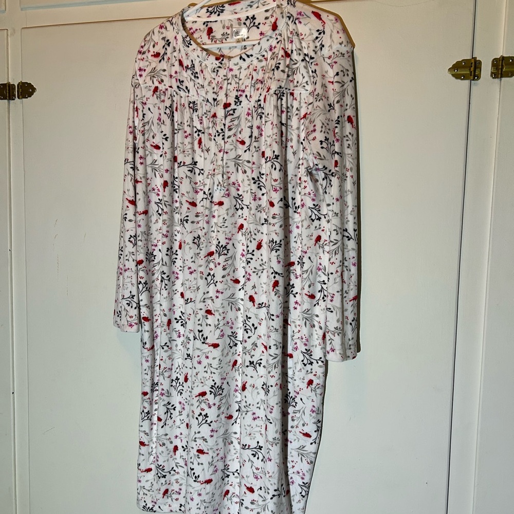 Vintage Aria Floral Nightgown - White with Cardinals
